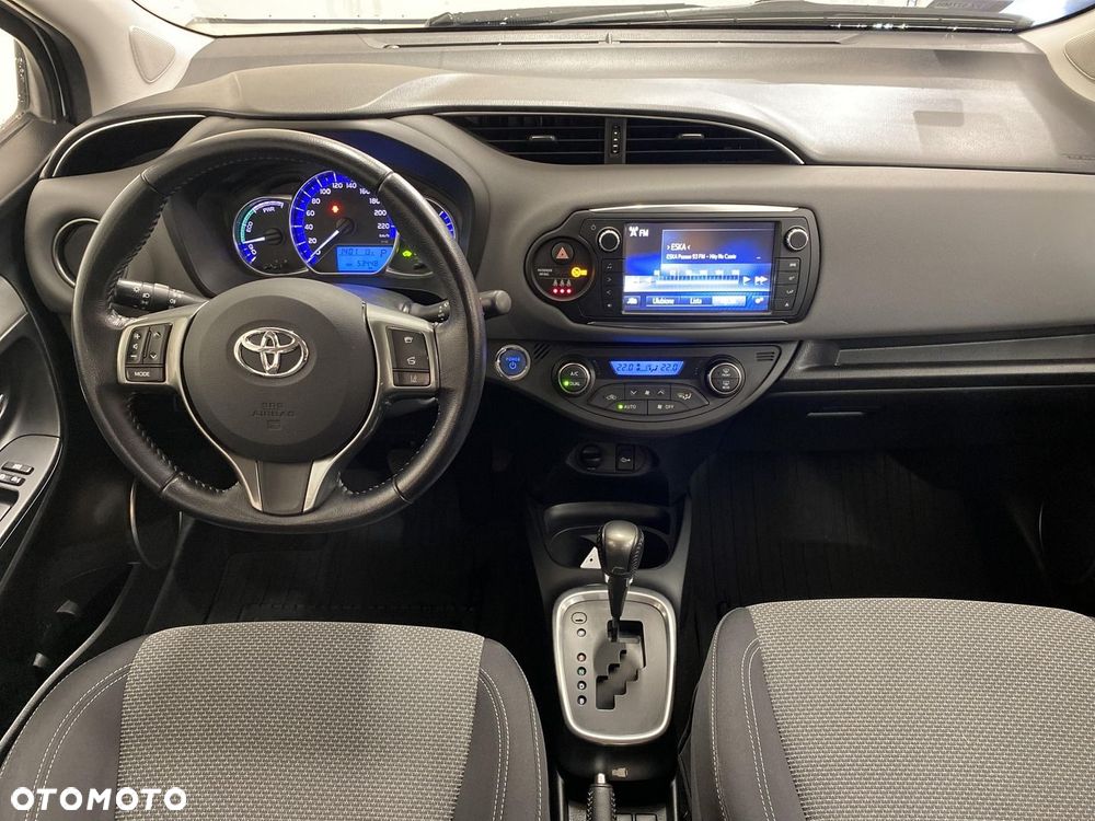 Toyota Yaris Hybrid 100 Premium - 3