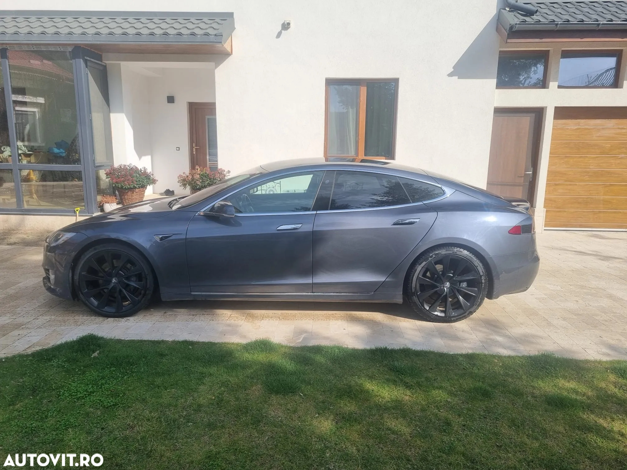 Tesla Model S - 7