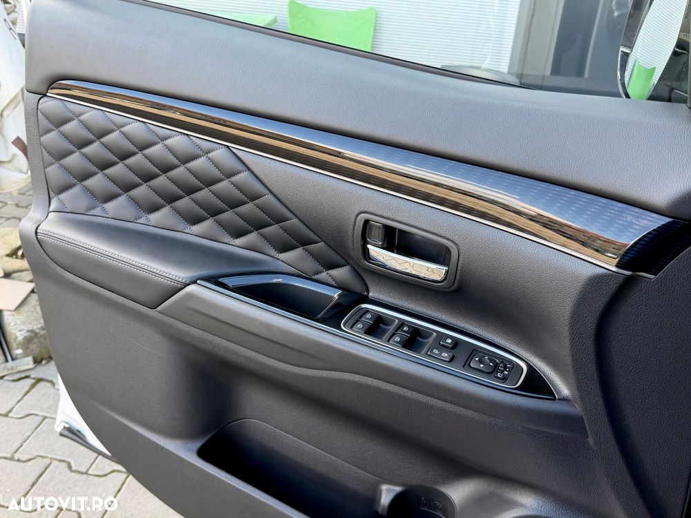 Mitsubishi Outlander ver-2-4-4wd-plug--in-hybrid-top - 9