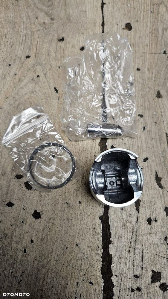 Tłok pierścień sworzeń Derbi Senda Airsal 06083448 - 8