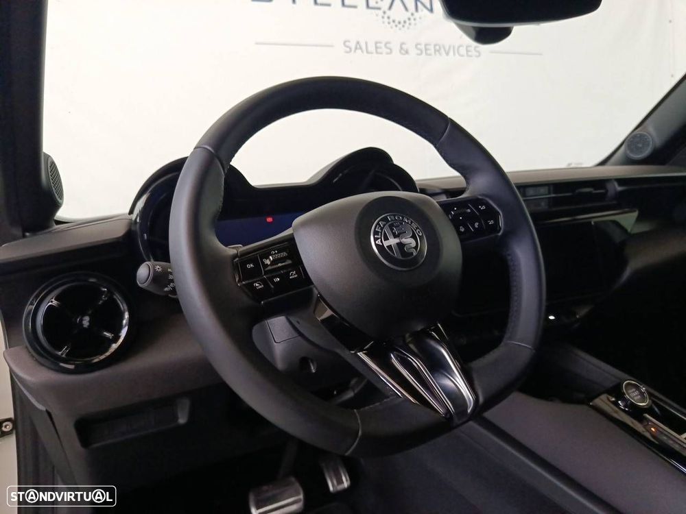 Alfa Romeo Junior 1.2 Speciale eDCT6 - 12