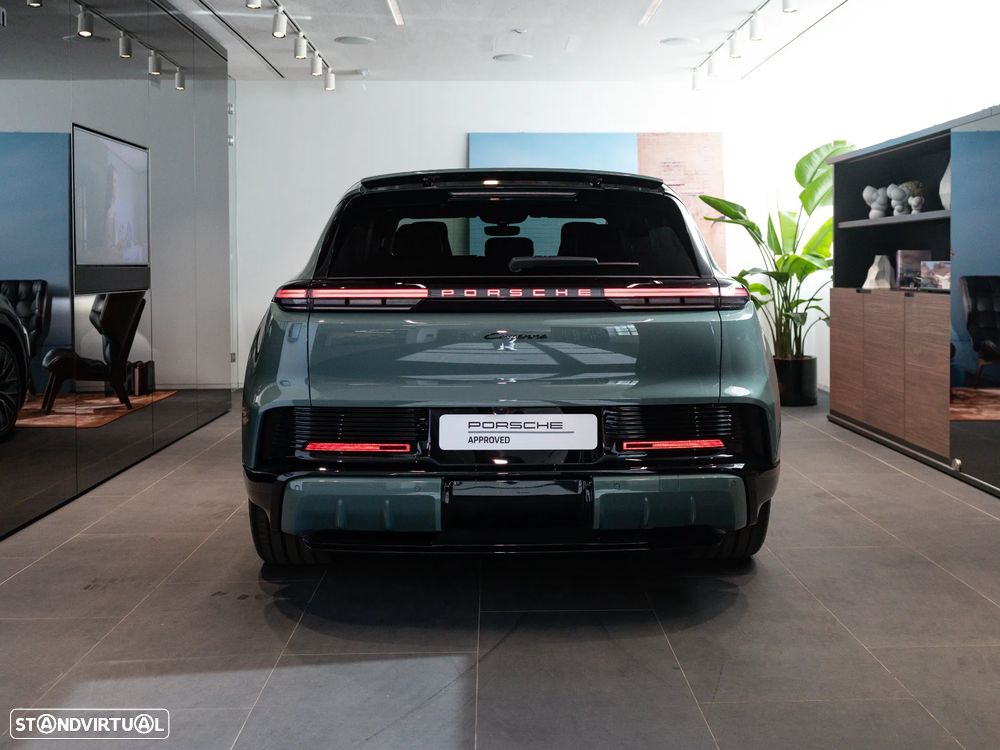 Porsche Cayenne Electric - 10