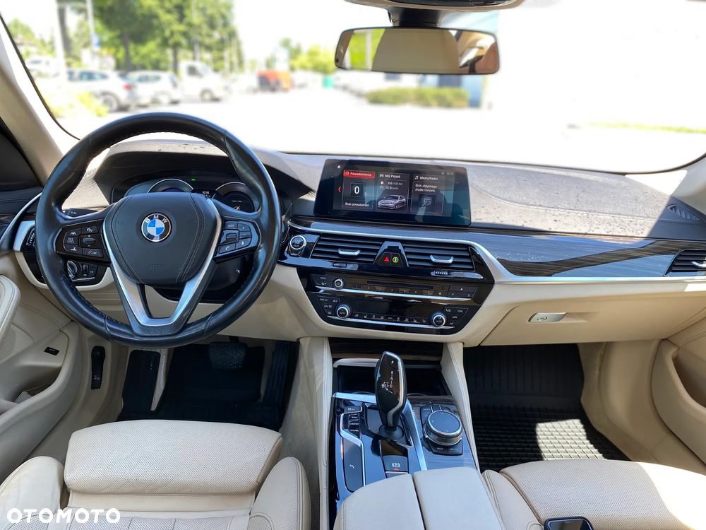 BMW Seria 5 520d Luxury Line - 9