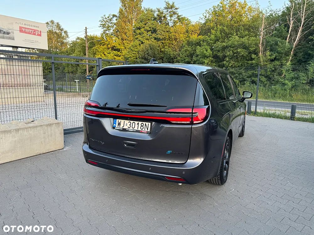 Chrysler Pacifica - 27