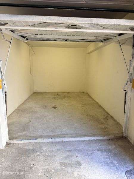 Arrendo Garagem Individual - junto estaçao caminhos ferro
