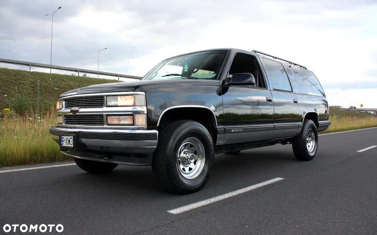 Chevrolet Suburban - 4