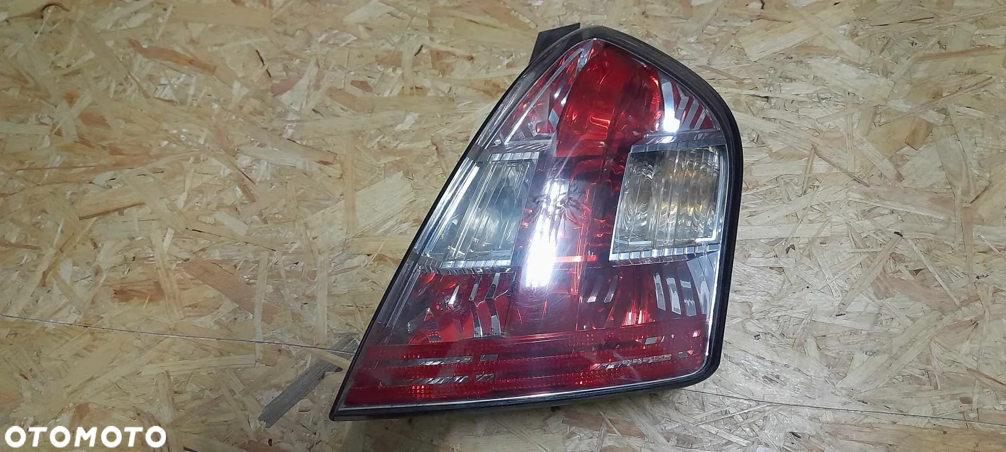 LAMPA  PRAWA LEWA  TYŁ FIAT STILO I HATCHBACK 3 D - 3