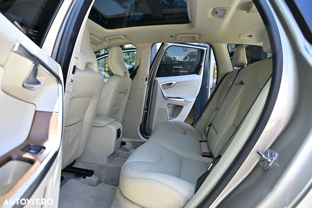 Volvo XC 60 D5 AWD Geartronic Summum - 18