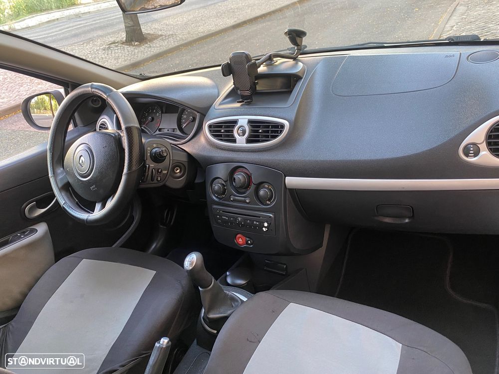 Renault Clio 1.2 16V Confort 130g - 8