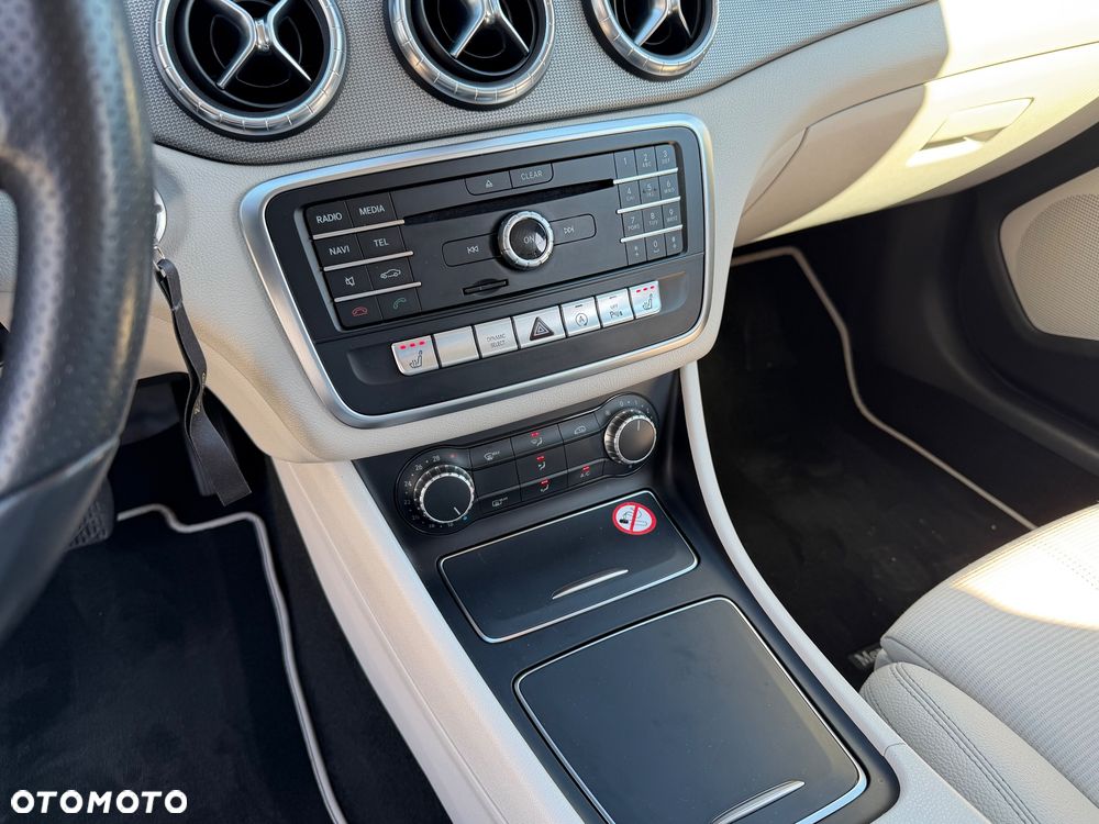 Mercedes-Benz CLA 200 7G-DCT Urban - 21