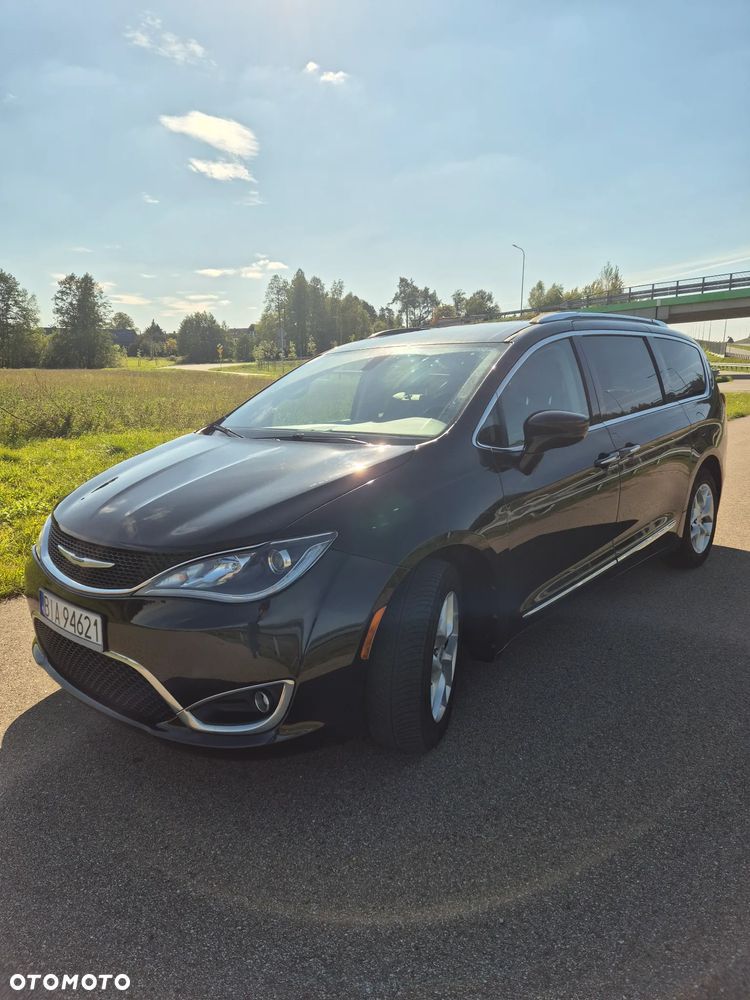 Chrysler Pacifica - 2