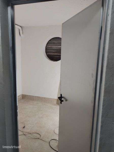 Arrecadação Box Self Storage Arrumos Individuais Remodelada (Santarém) - Grande imagem: 4/6
