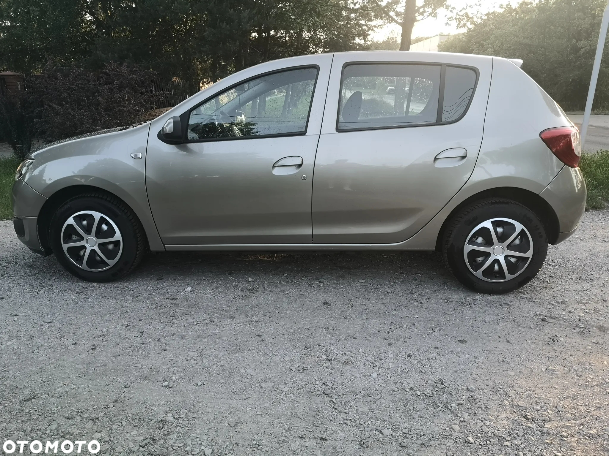 Dacia Sandero 1.2 16V Laureate - 2