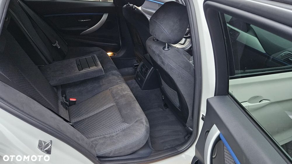 BMW Seria 3 320d xDrive Edition M Sport Shadow - 17