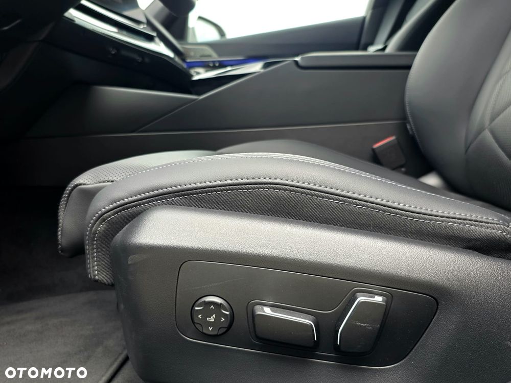 BMW Seria 5 540d xDrive mHEV M Sport - 27