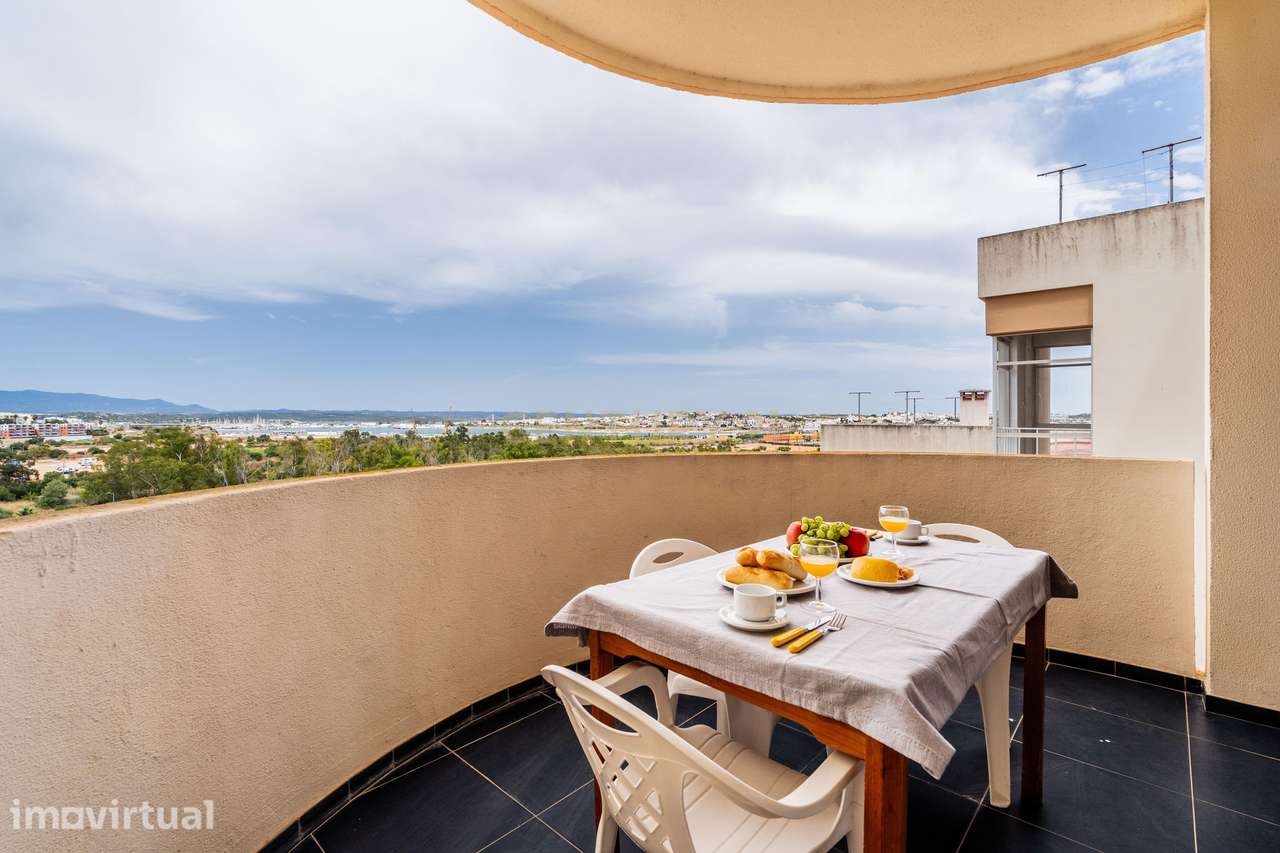 T0 na 2.ª Linha da Praia da Rocha | Localização Premium & Vista Marina - Grande imagem: 2/19
