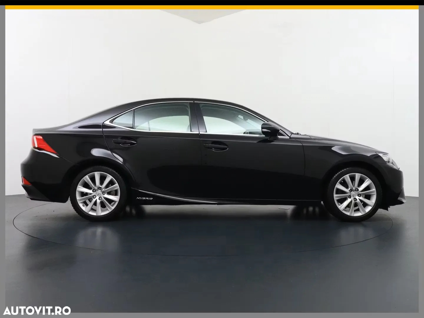 Lexus Seria IS 300h - 9