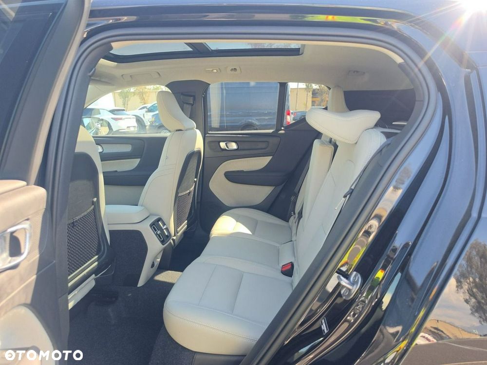 Volvo XC 40 B5 AWD Ultimate Dark - 11