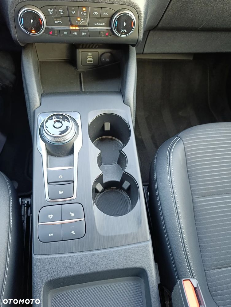 Ford Kuga - 28
