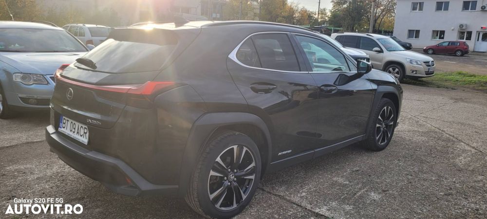 Lexus UX - 3