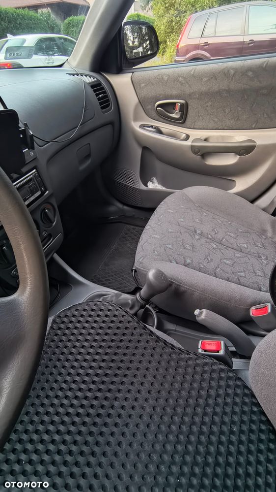 Hyundai Accent - 12