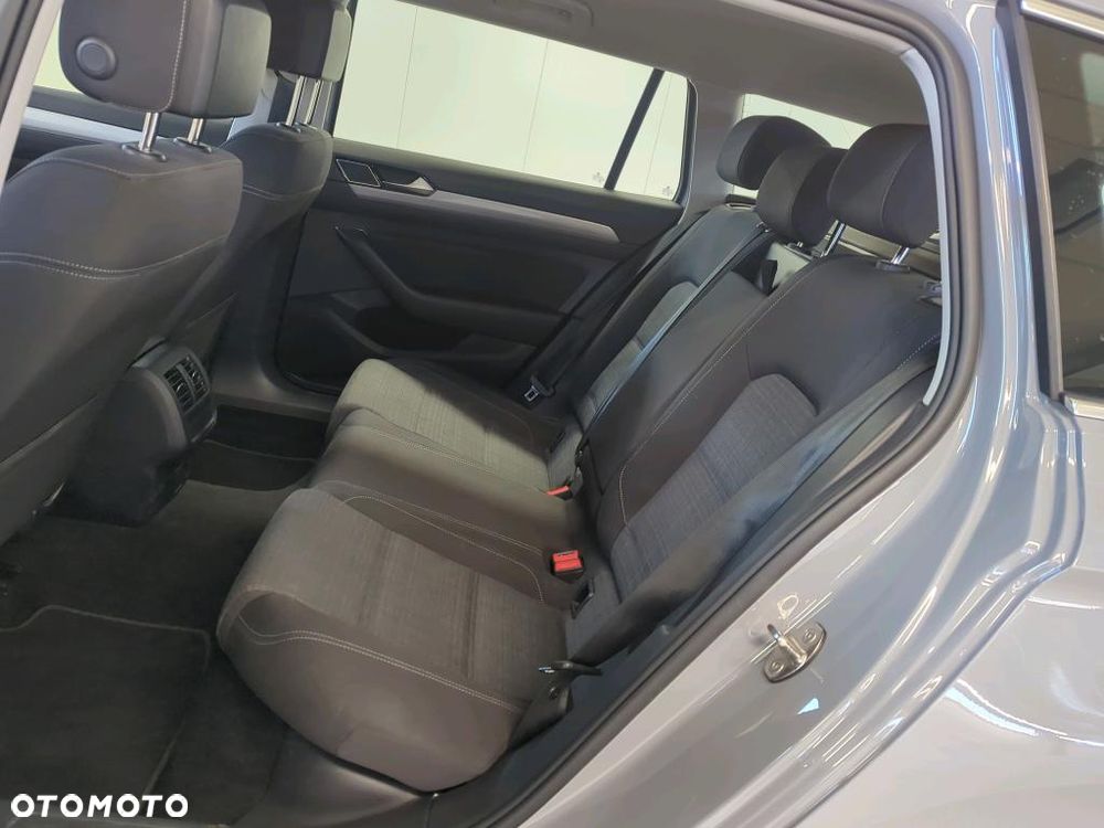 Volkswagen Passat 1.5 TSI EVO Business - 9