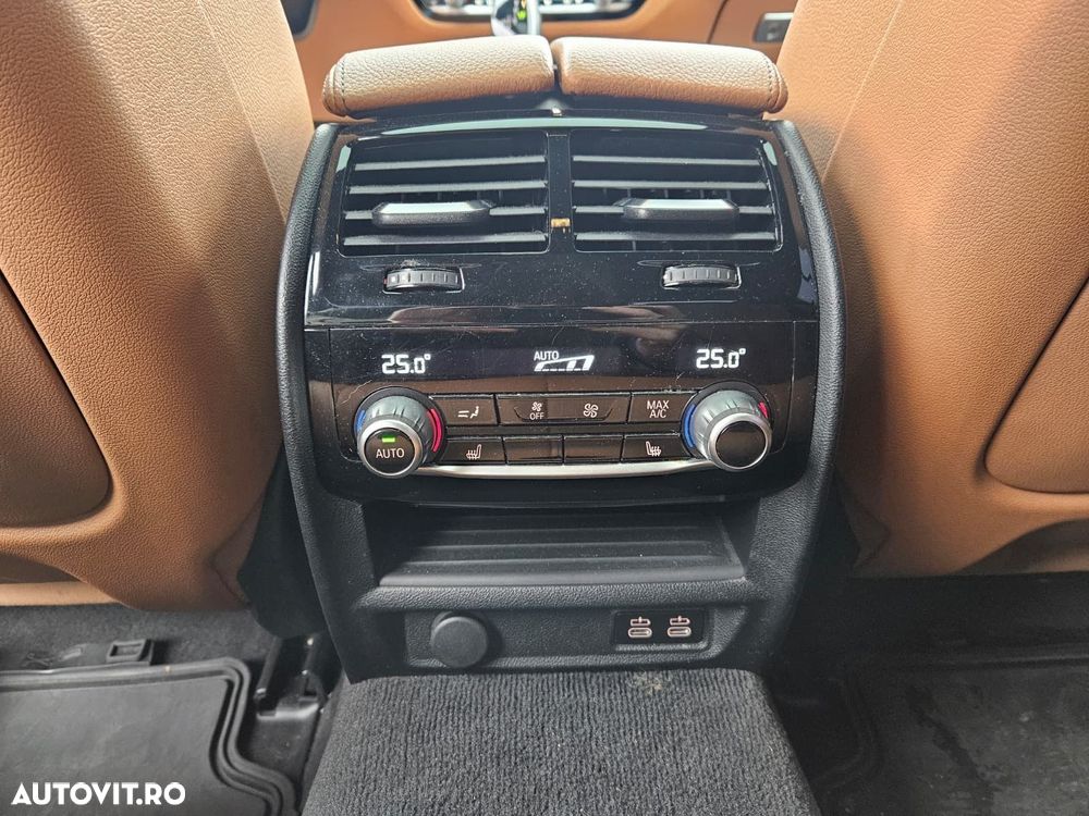 BMW Seria 5 530i xDrive AT MHEV - 25
