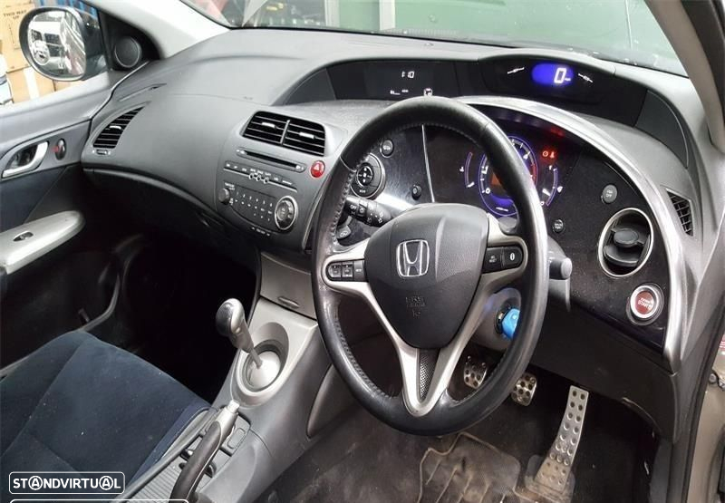 Honda Civic Viii hatchback FK1 2.2 CDTI de 2007 disponível para peças - 8