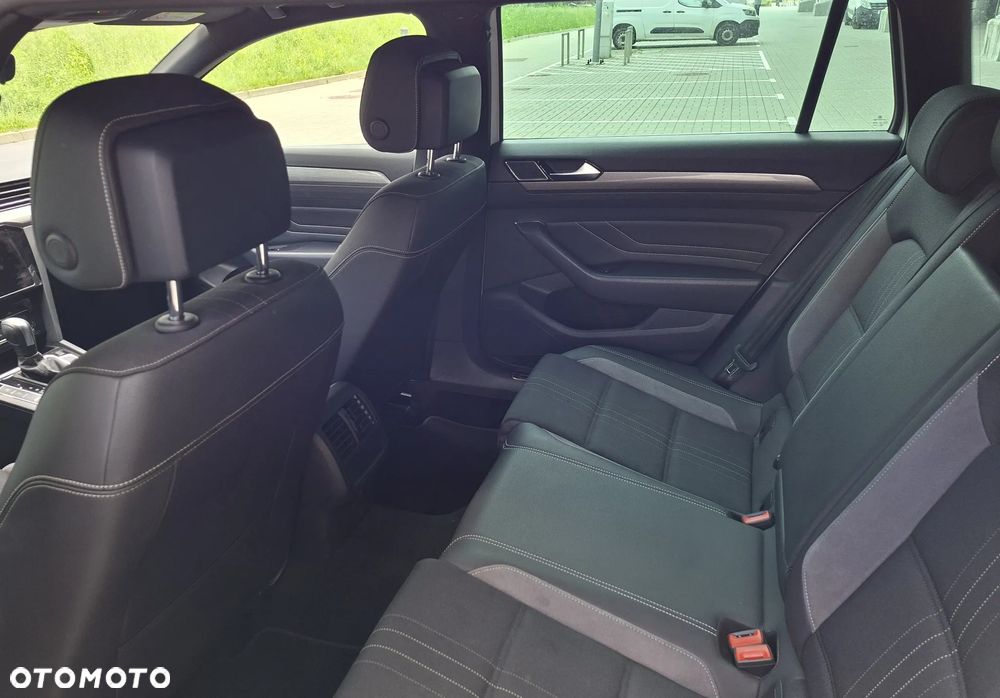 Volkswagen Passat - 11