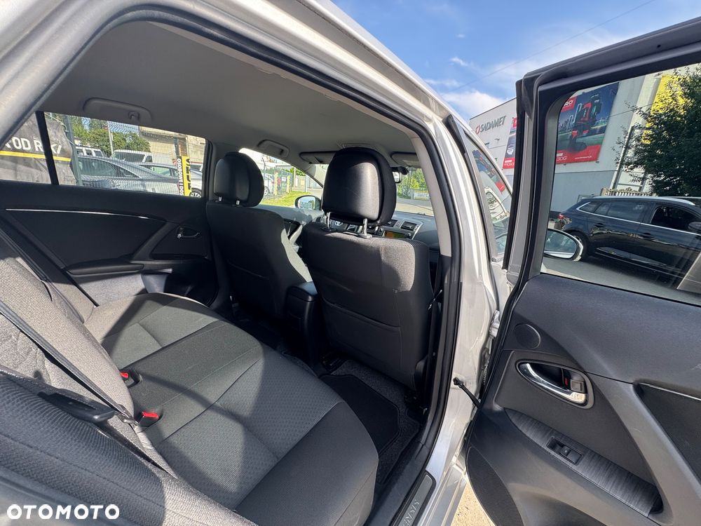 Toyota Avensis 2.2 D-CAT Combi Executive - 20