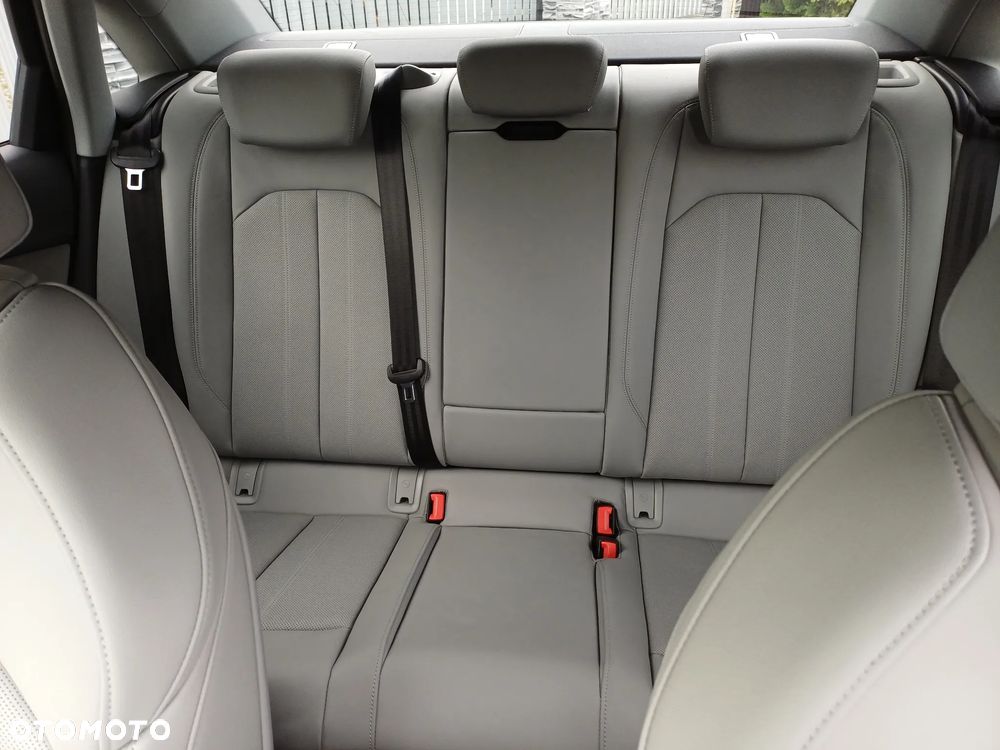 Audi A4 Limousine - 16
