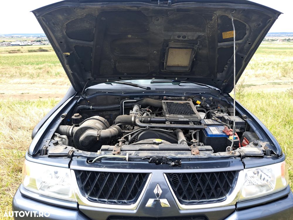 Mitsubishi Pajero Sport 2.5 TD Instyle - 3