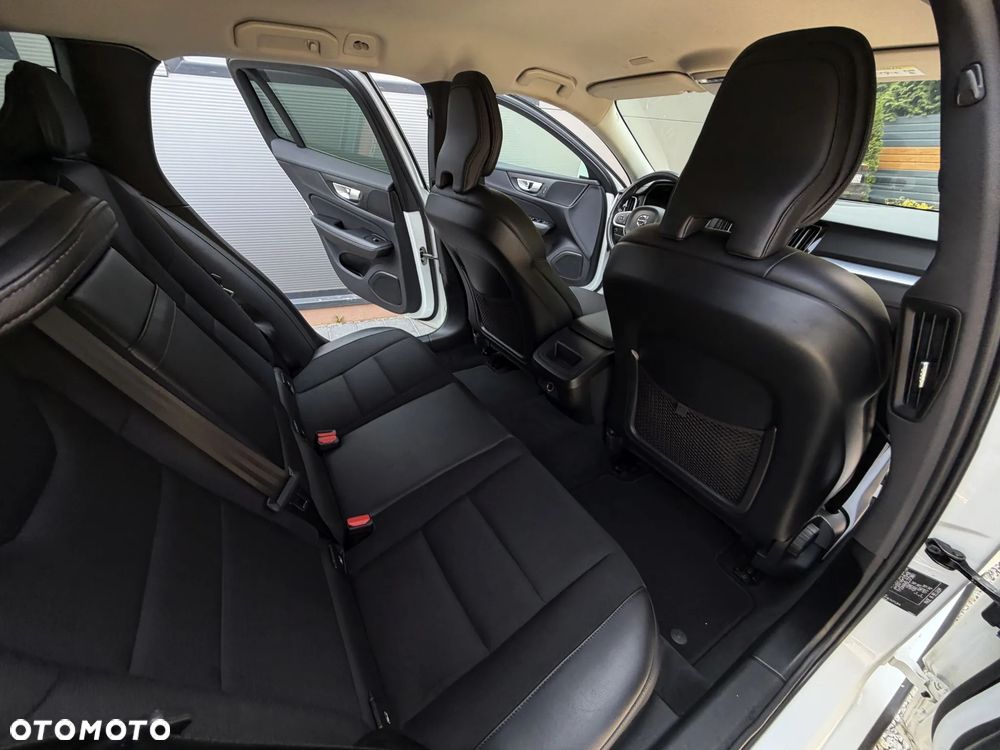 Volvo V60 D4 Geartronic Momentum Pro - 17