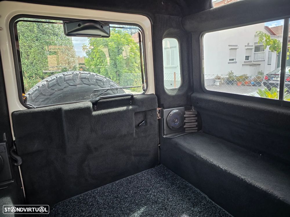 Land Rover Defender 90 2.4 CRD S - 52