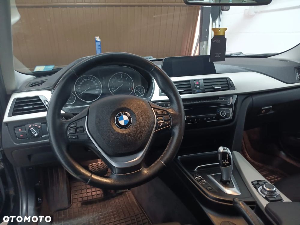 BMW Seria 3 320d Efficient Dynamics - 12