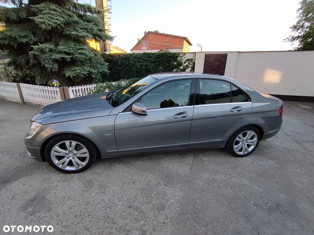 Mercedes-Benz Klasa C 180 CGI Automatik BlueEFFICIENCY Avantgarde - 8