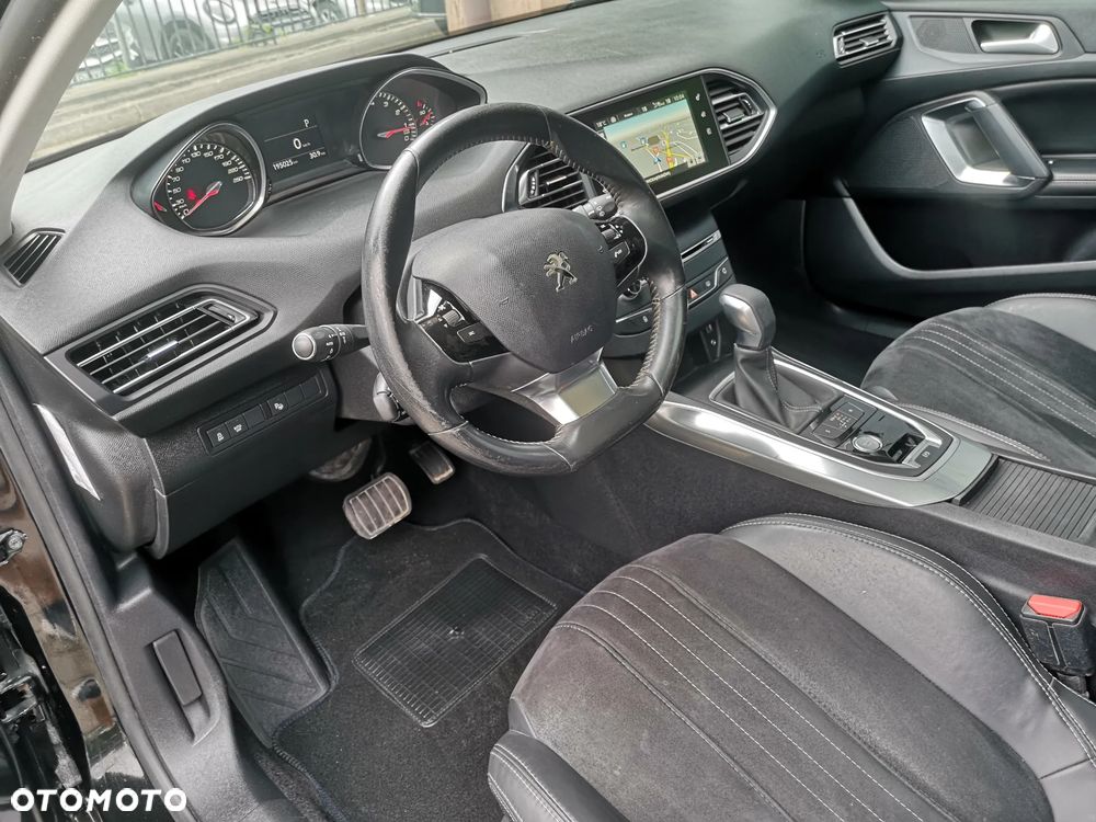 Peugeot 308 PureTech 130 GPF EAT8 Stop & Start Allure Business-Paket - 12