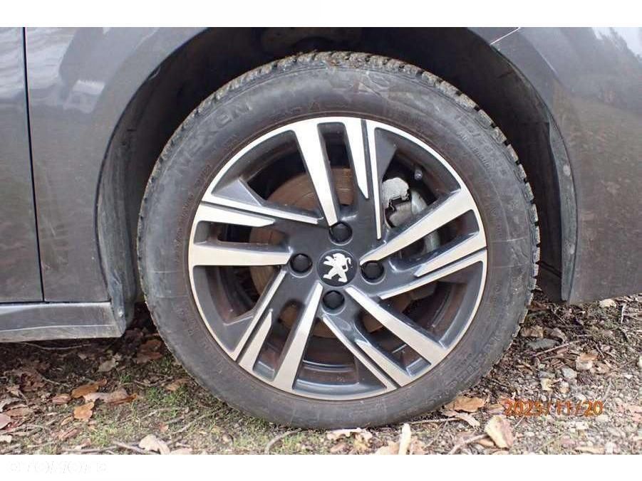 Peugeot 208 - 15