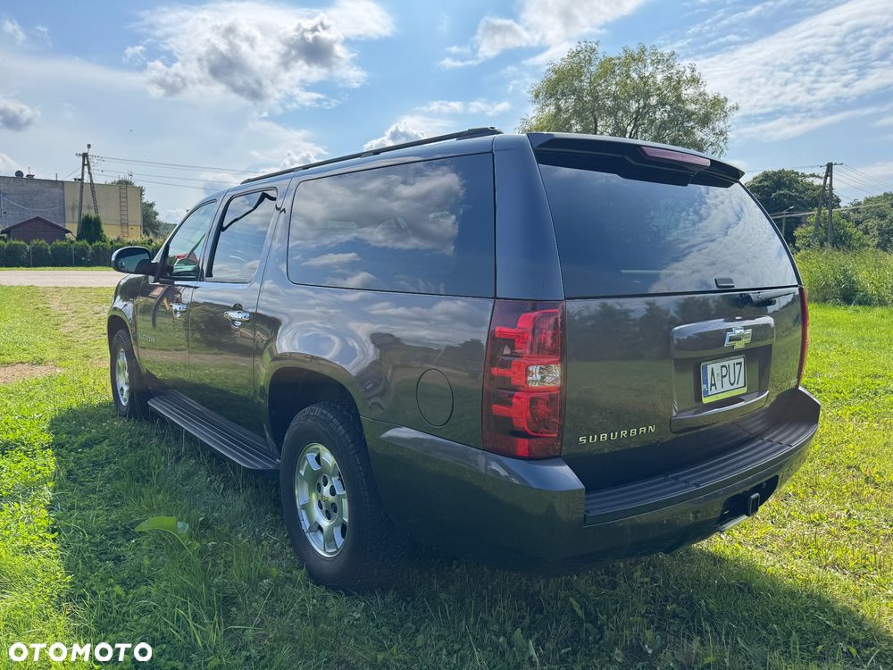 Chevrolet Suburban - 13