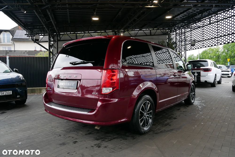 Dodge Grand Caravan - 3