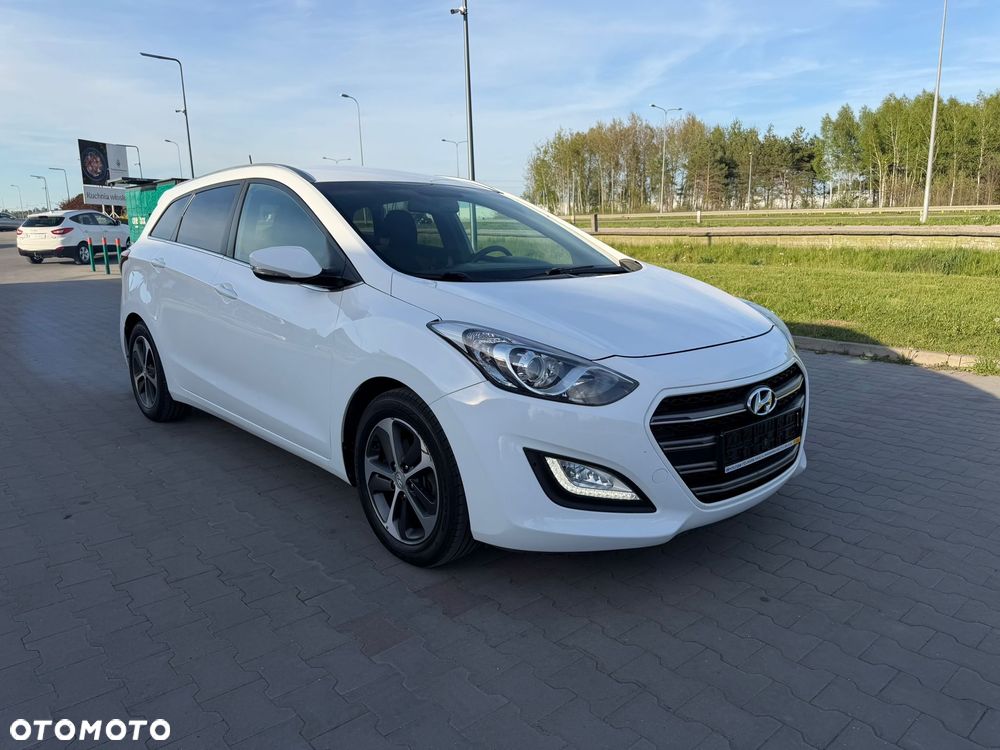 Hyundai i30 blue 1.6 CRDi Passion - 2
