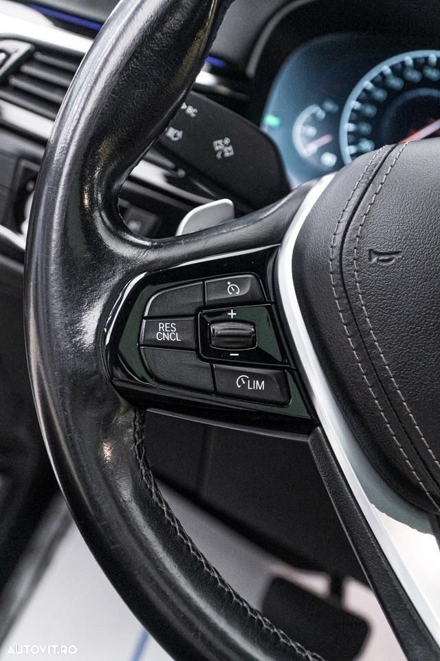 BMW Seria 5 530i Aut. Sport Line - 24