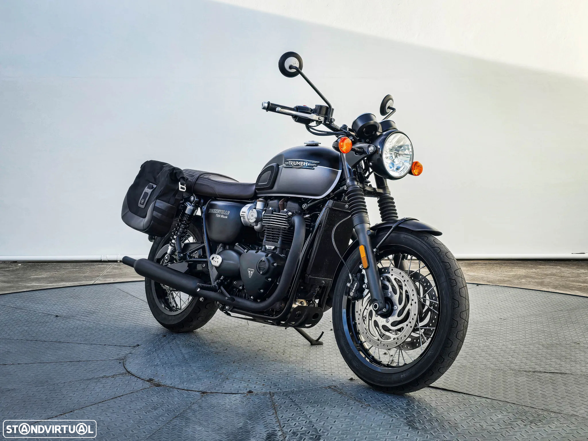 Triumph Bonneville T120 Black - 3