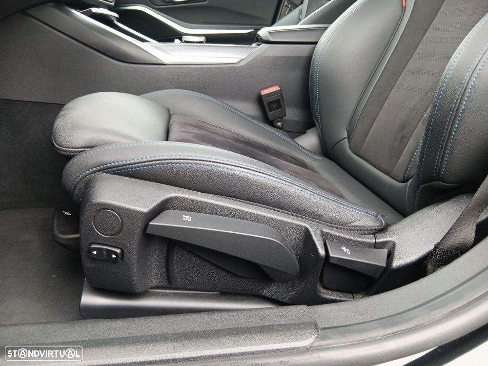 BMW 320 d Touring Pack Desportivo M Auto - 15