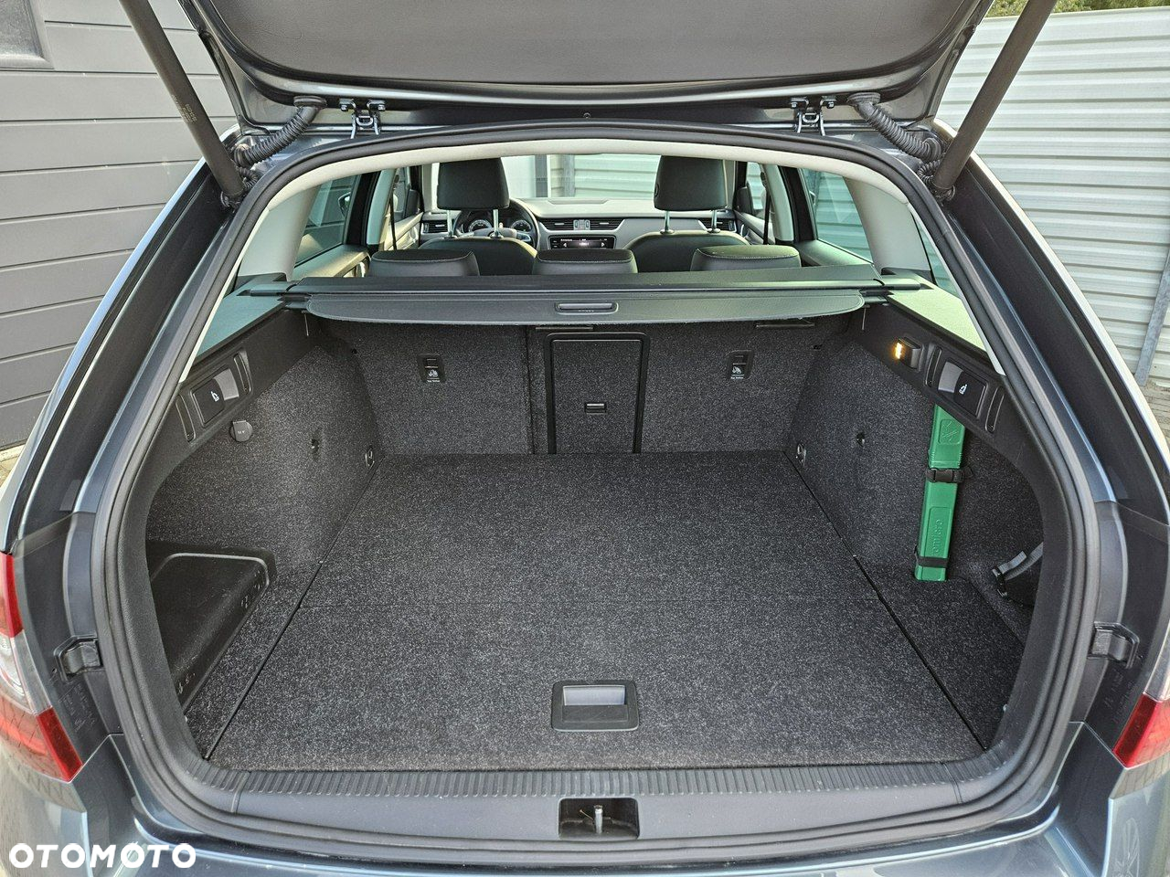 Skoda Octavia Combi 2.0 TDI 4x4 DSG Scout - 26