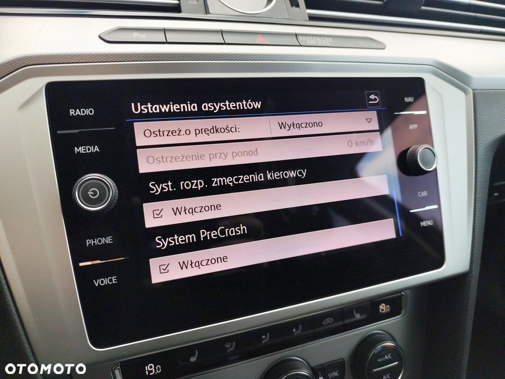 Volkswagen Passat - 29