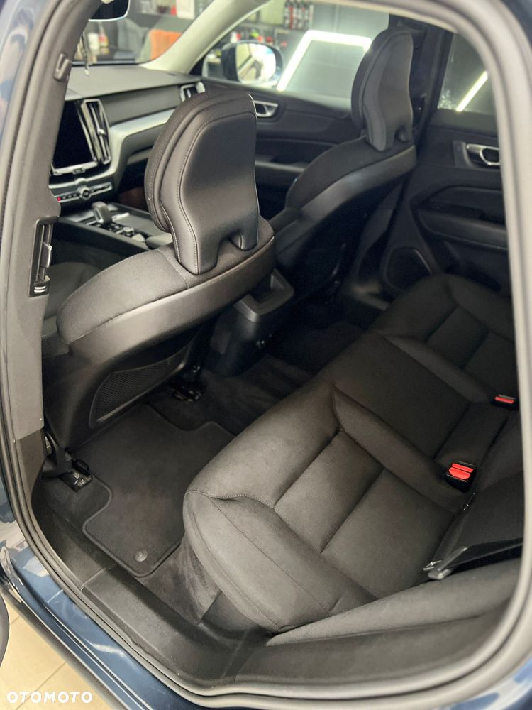 Volvo XC 60 B4 B Momentum - 16