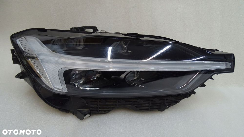 volvo xc60 ii 21/25r lift - lampa przednia prawa full led - 1