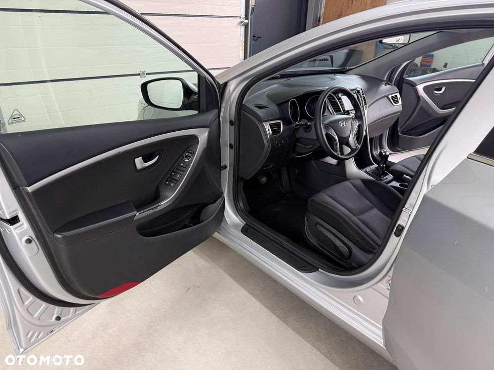 Hyundai i30 blue 1.6 CRDi Style - 17