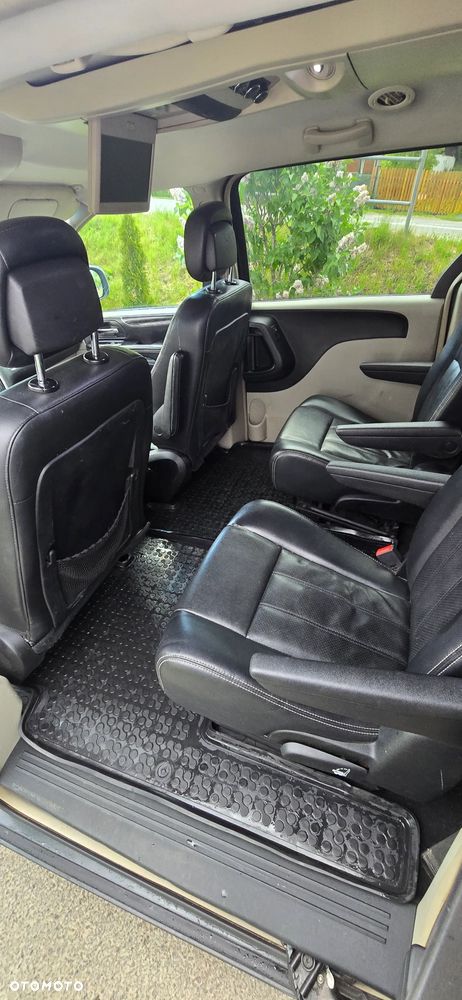 Chrysler Town & Country 3.6 Limited - 7